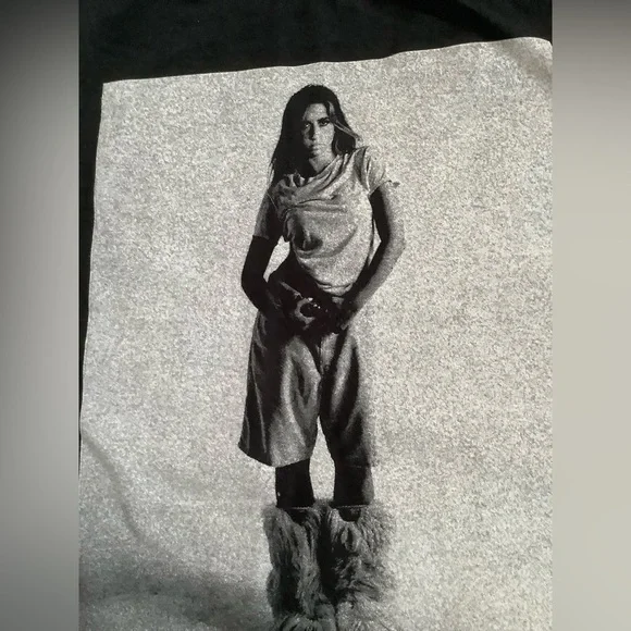 Tate McRae Tour Concert T-Shirt - Picture 2 of 11